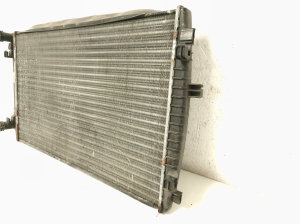 Volkswagen Passat B8 (2014–2023) Jahutusradiaator 5Q0121251GQ - 3