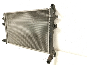 Volkswagen Passat B8 (2014–2023) Jahutusradiaator 5Q0121251GB - 3