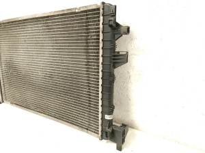 Volkswagen Passat B8 (2014–2023) Jahutusradiaator 5Q0121251GB - 5