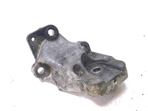 Engine bracket - 307415676