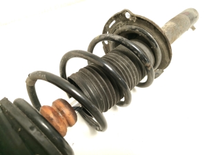 Volkswagen Passat B8 (2014–2023) Eesmine amortisaator 3Q0413031BM - 3