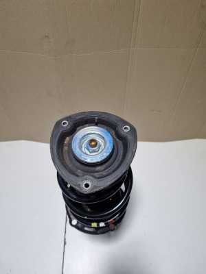 Volkswagen Jetta VII (2021–2026) Eesmine amortisaator 5QM413031AA - 2