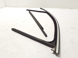 Porsche Cayenne (2010–2017) Front door rubber seal 95853143100 - 2