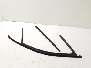 Porsche Cayenne (2010–2017) Front door rubber seal 95853143100 - 4