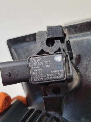 Volkswagen Jetta VII (2021–2026) Vahejahuti radiaator 04E145785L - 4