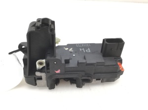 Opel Zafira B (2005–2014) Rear side door lock 13210739 - 2