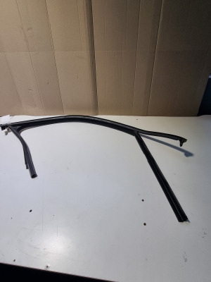 Front door rubber seal - 17A837440