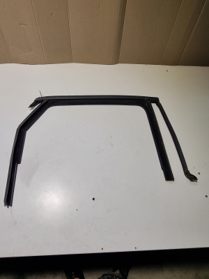 Rear side door seal on the door - 17A839440