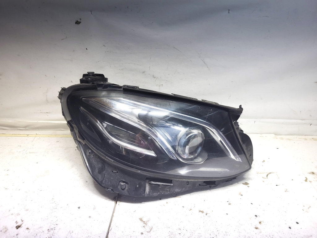 Mercedes Benz E-Class W213 (2017–2026) Scheinwerfer und seine Teile A2139064804 Mercedes Benz E-Class W213 (2017–2026) Scheinwerfer und seine Teile A2139064804