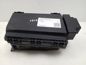 Sicherungskastengehäuse unter der Motorhaube - 015349211