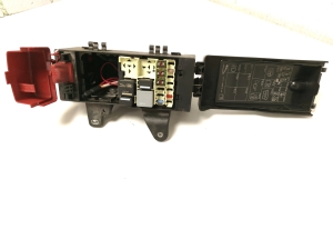Fuse boxes - GX7314A076AA