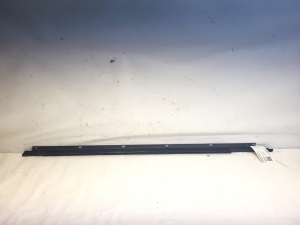 Volkswagen Golf VI (2008–2013) Esiukse klaasi välimine liist 1K5837476D - 2