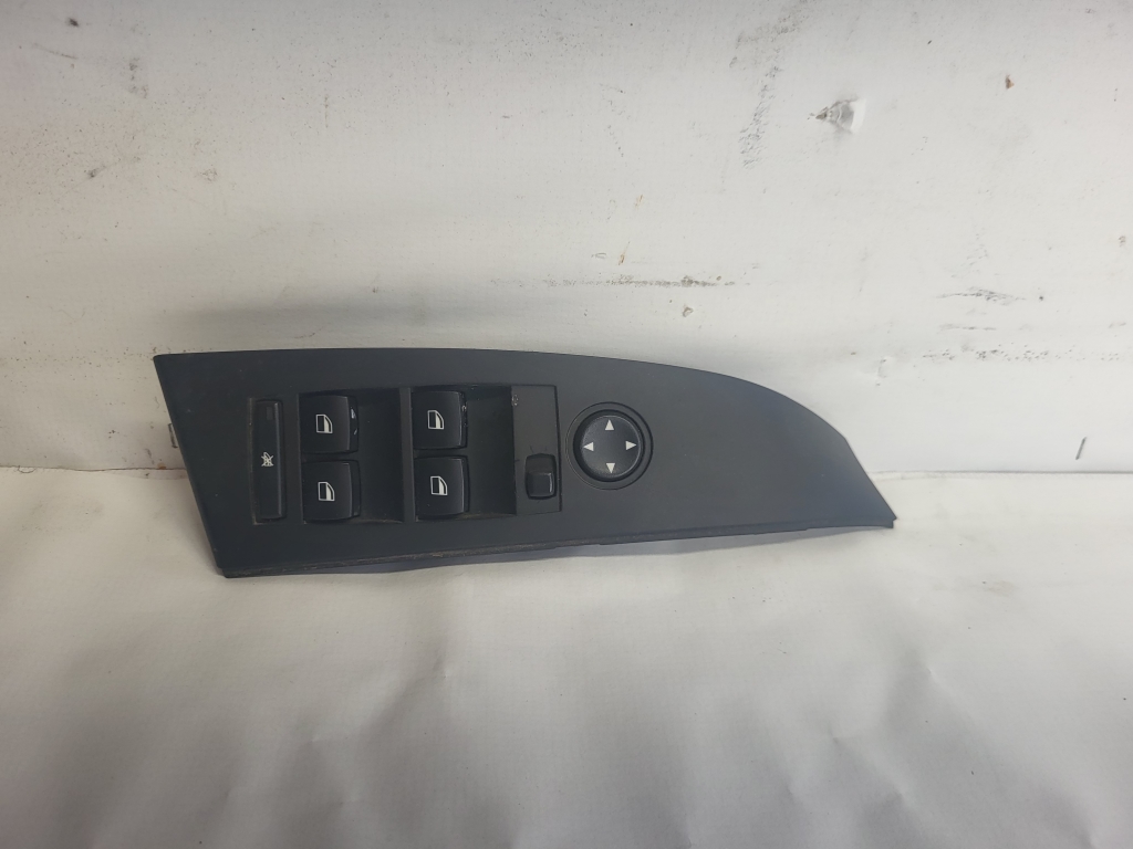 BMW 5 SERIES E61 (2004–2010) Front door glass switch 6951904 BMW 5 SERIES E61 (2004–2010) Front door glass switch 6951904