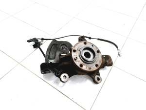   Front wheel hub  -  