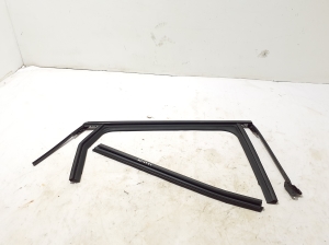   Rear side door seal on the door  - 823301241R 