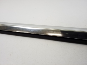Mercedes Benz E-Class W207 (2009–2017) Esiukse klaasi välimine liist A2077200400 - 3