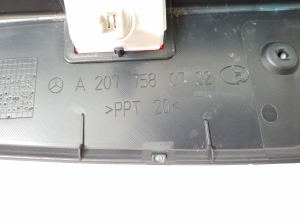 Mercedes Benz E-Class W207 (2009–2017) Sonstiges Teil der Heckklappenverkleidung A2077580702 - 3