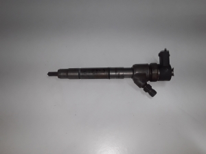 Fuel injector - 338002A800