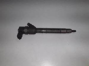 Fuel injector - 338002A800