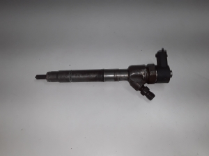 Fuel injector - 338002A800