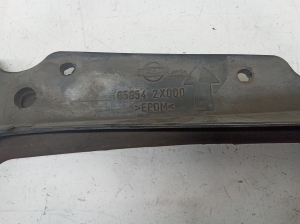 NISSAN Terrano R20 (1996–2007) Vahejahuti õhusuunaja 658542X000 - 2