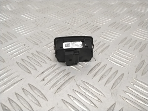 Porsche Cayenne (2010–2017) Trunk lid close switch 7PP959832F - 3