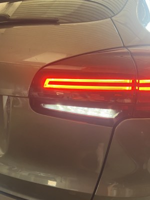 Porsche Cayenne (2010–2017) Tail light on trunk lid 7P5945308P - 3