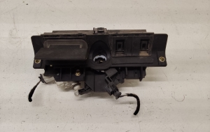 Trunk lid exterior handle - 8D9827565H