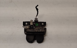 AUDI A6 ALLROAD C5 (2000–2005) Trunk lid lock 4B9827520 - 3