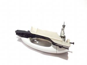 Volkswagen Touareg II (2010–2018) Front door external opening handle and its details - 3