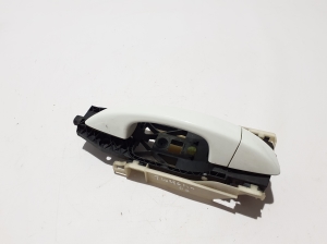Volkswagen Touareg II (2010–2018) Rear side door exterior handle and its parts - 3