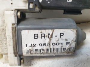 Volkswagen Beetle (1985–2003) Front door window regulator motor 1J2959801B - 3