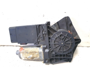 Volkswagen Passat B5 (1997–2005) Front door window regulator motor 101434203 - 2
