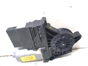 Volkswagen Passat B5 (1997–2005) Rear side door window regulator motor 3B5839752A - 3
