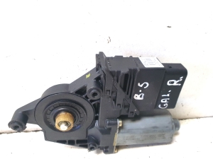 Hinterer Seitentür-Fensterhebermotor - 3B5839752A
