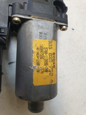 Volkswagen Passat B5 (1997–2005) Rear side door window regulator motor 3B5839752A - 5