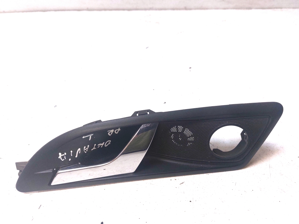 Skoda Octavia II (2004–2013) Front door inner handle 1Z0837247 Skoda Octavia II (2004–2013) Front door inner handle 1Z0837247