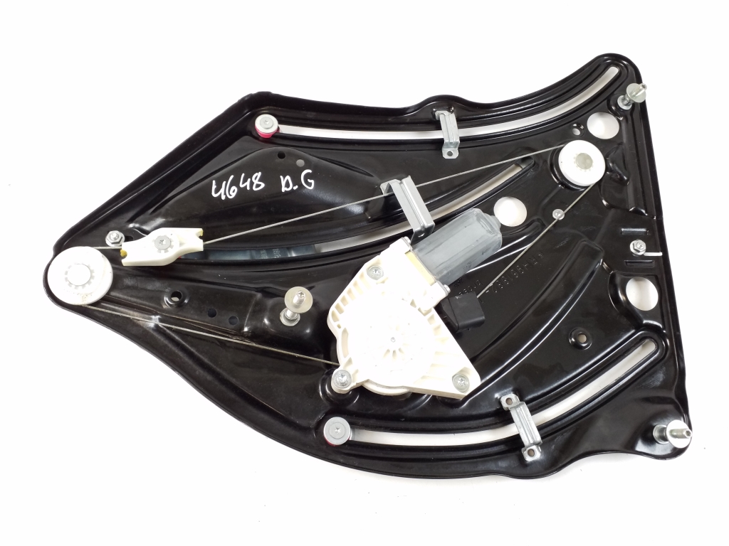 Mercedes Benz E-Class W207 (2009–2017) Rear fork windscreen lifter and its components A2076701403 Mercedes Benz E-Class W207 (2009–2017) Rear fork windscreen lifter and its components A2076701403