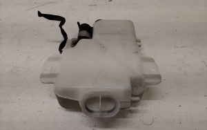 Mitsubishi Pajero III (1999–2006) Tagaklaasi pesuri paak 060351507 - 4