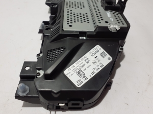 Volkswagen Touareg II (2010–2018) Mērinstrumentu panelis 7P6920982E - 2