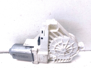 Skoda Superb (2008–2015) Front door window regulator motor 8K959802A - 2