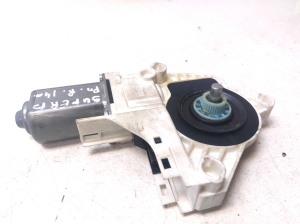 Skoda Superb (2008–2015) Front door window regulator motor 8K959802A - 3