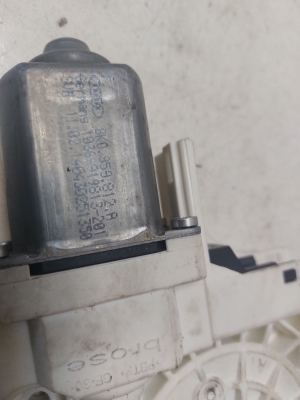 Skoda Superb (2008–2015) Hinterer Seitentür-Fensterhebermotor 8K959812A - 4