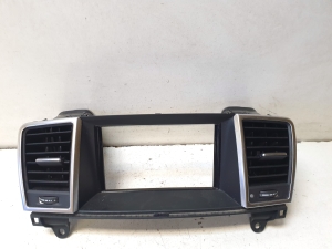 Dashboard air vent grilles - A1668300854