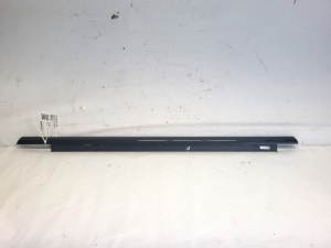Tagumise külgukse klaasi välimine liist - 8T8853763J