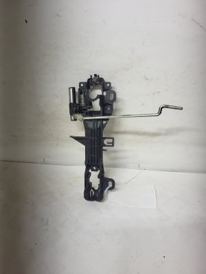 Halter für den vorderen Außentürgriff - 692010D050