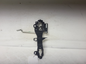 TOYOTA Yaris (2011–2020) Front door exterior handle bracket 692010D050 - 2