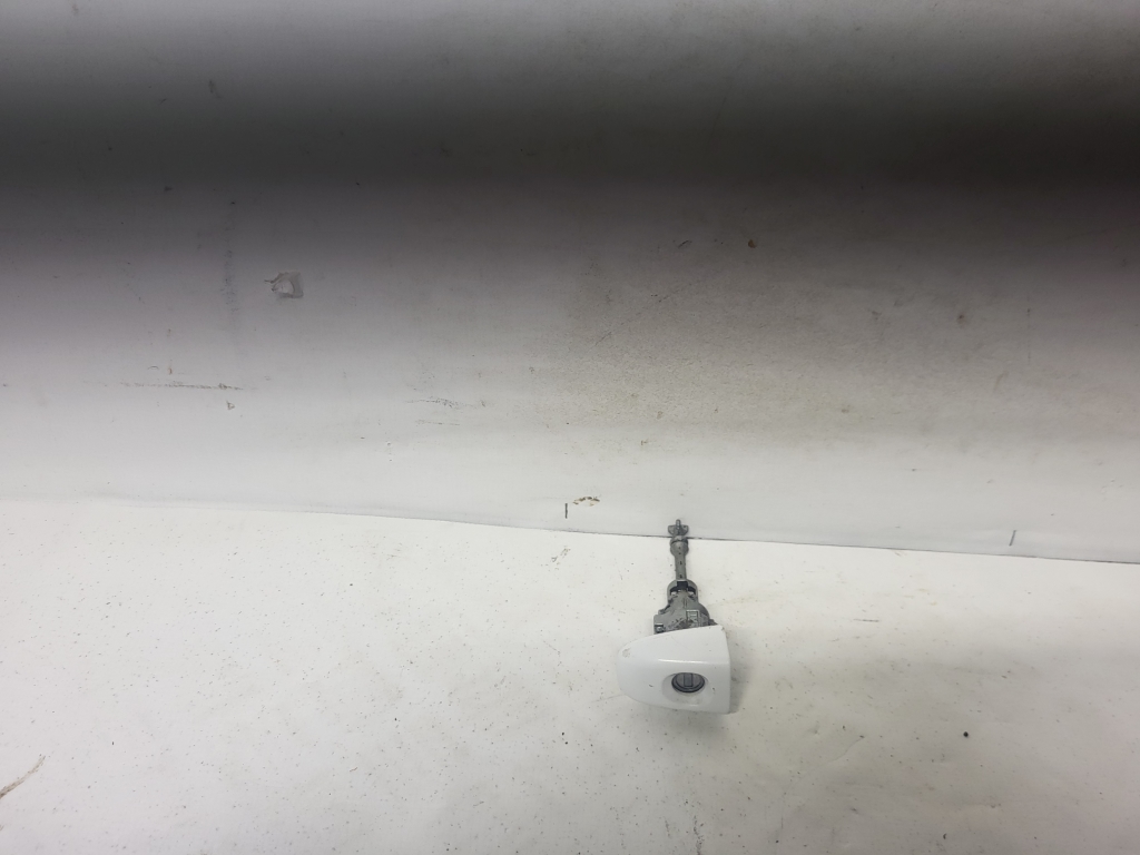 TOYOTA Yaris (2011–2020) Door lock/unlock switch 690520D310 TOYOTA Yaris (2011–2020) Door lock/unlock switch 690520D310