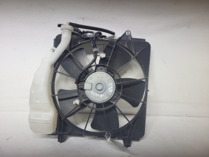 Honda Civic IX (2011–2015) Dzesēšanas ventilators un tā daļas 19015-R3L-G01 - 2