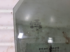 AUDI A3 8Y (2020–2026) Tagumise külgukse klaas 8Y5845206A - 2